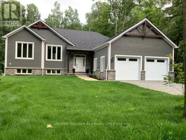 5 Oakwood Avenue N, Tiny